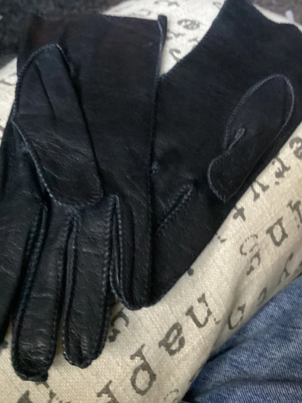 Genuine, dear skin gloves, black medium seemeasurements never worn